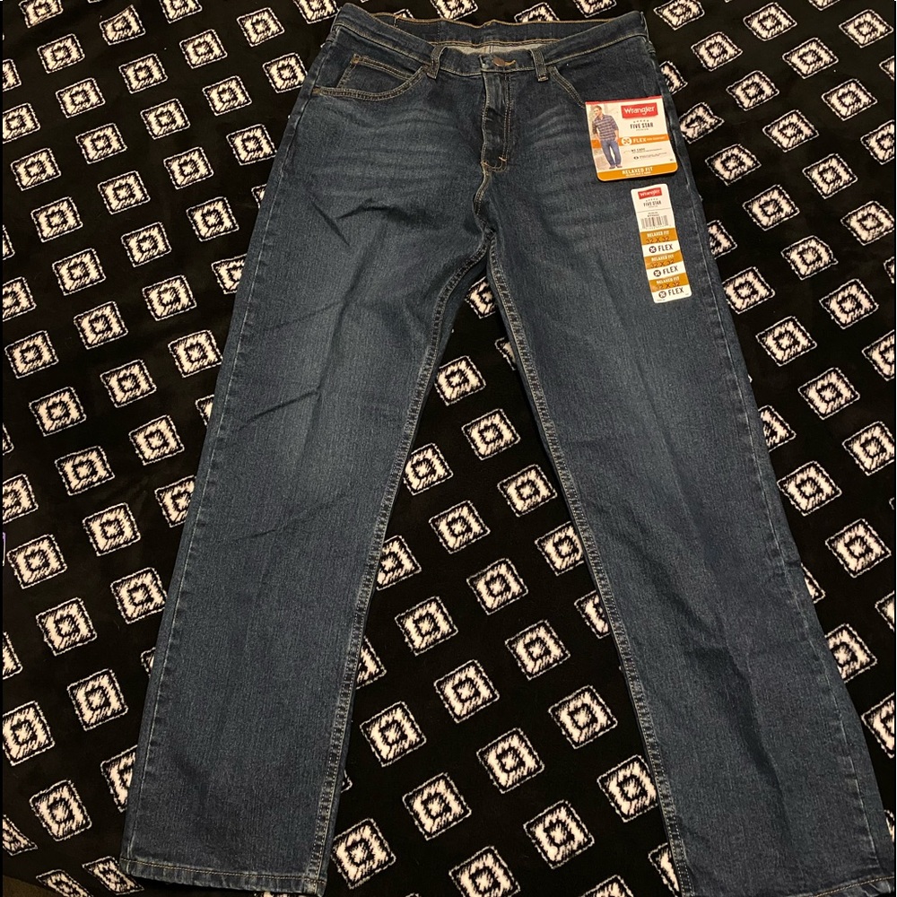 NWT Wrangler Relaxed Fit Jeans